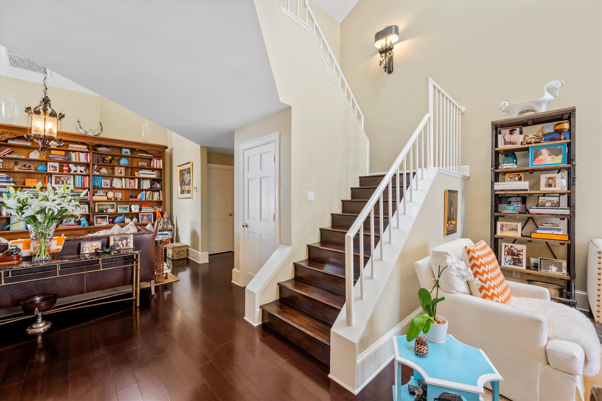 WINDSOR WAY 1 - Residential