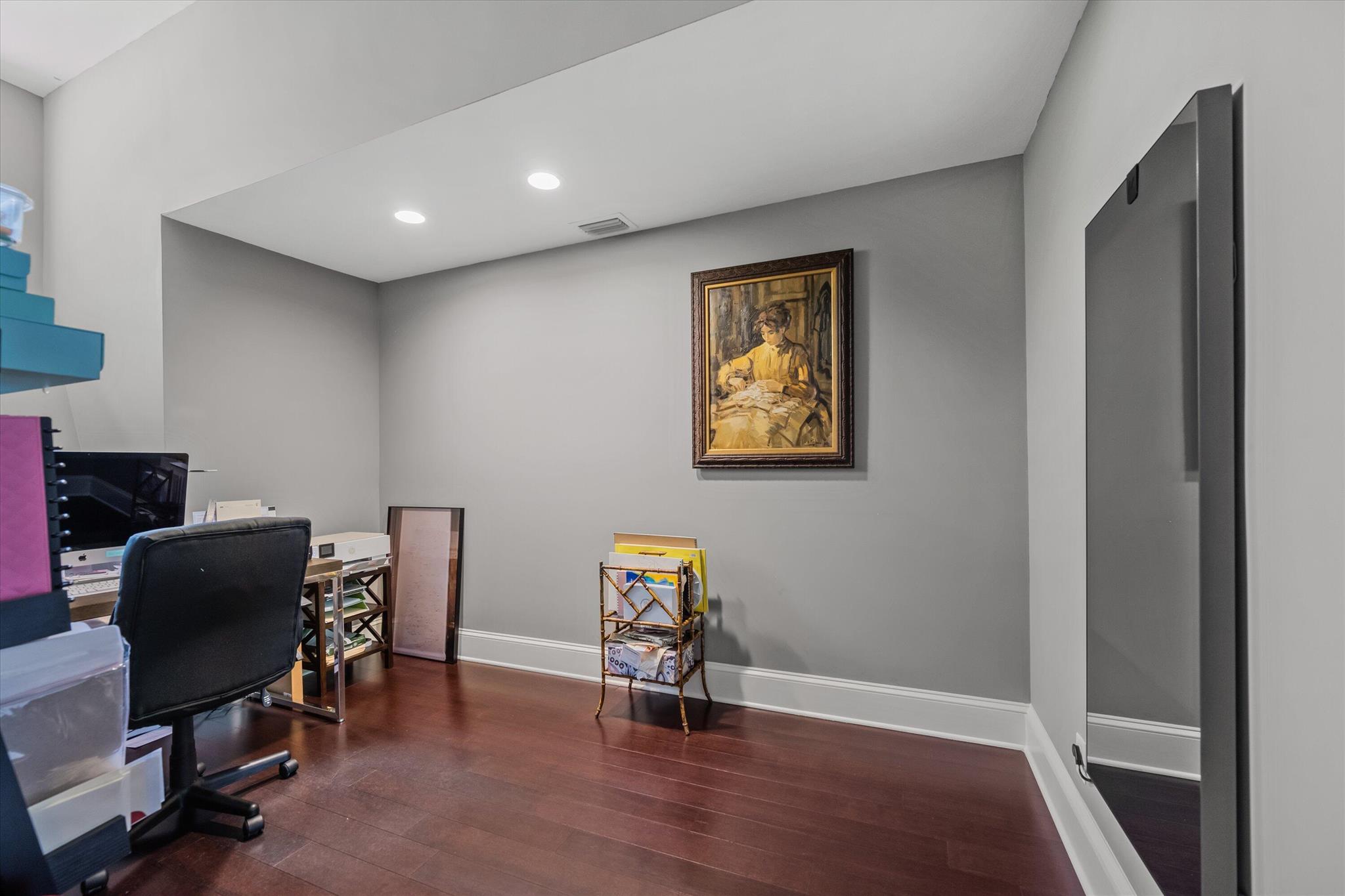 WINDSOR WAY 1 - Residential