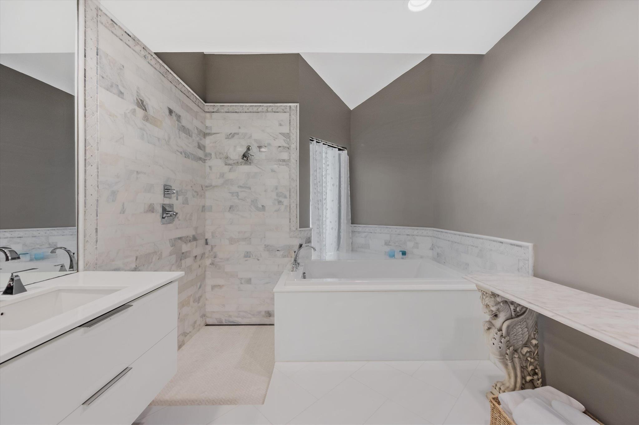 WINDSOR WAY 1 - Residential