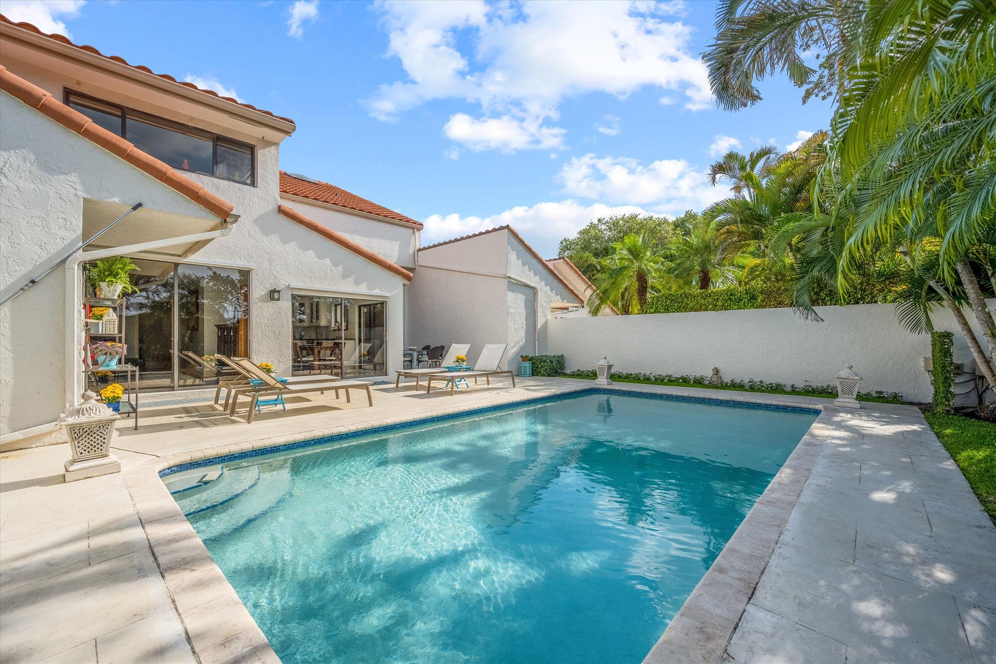 WINDSOR WAY 1 - Residential