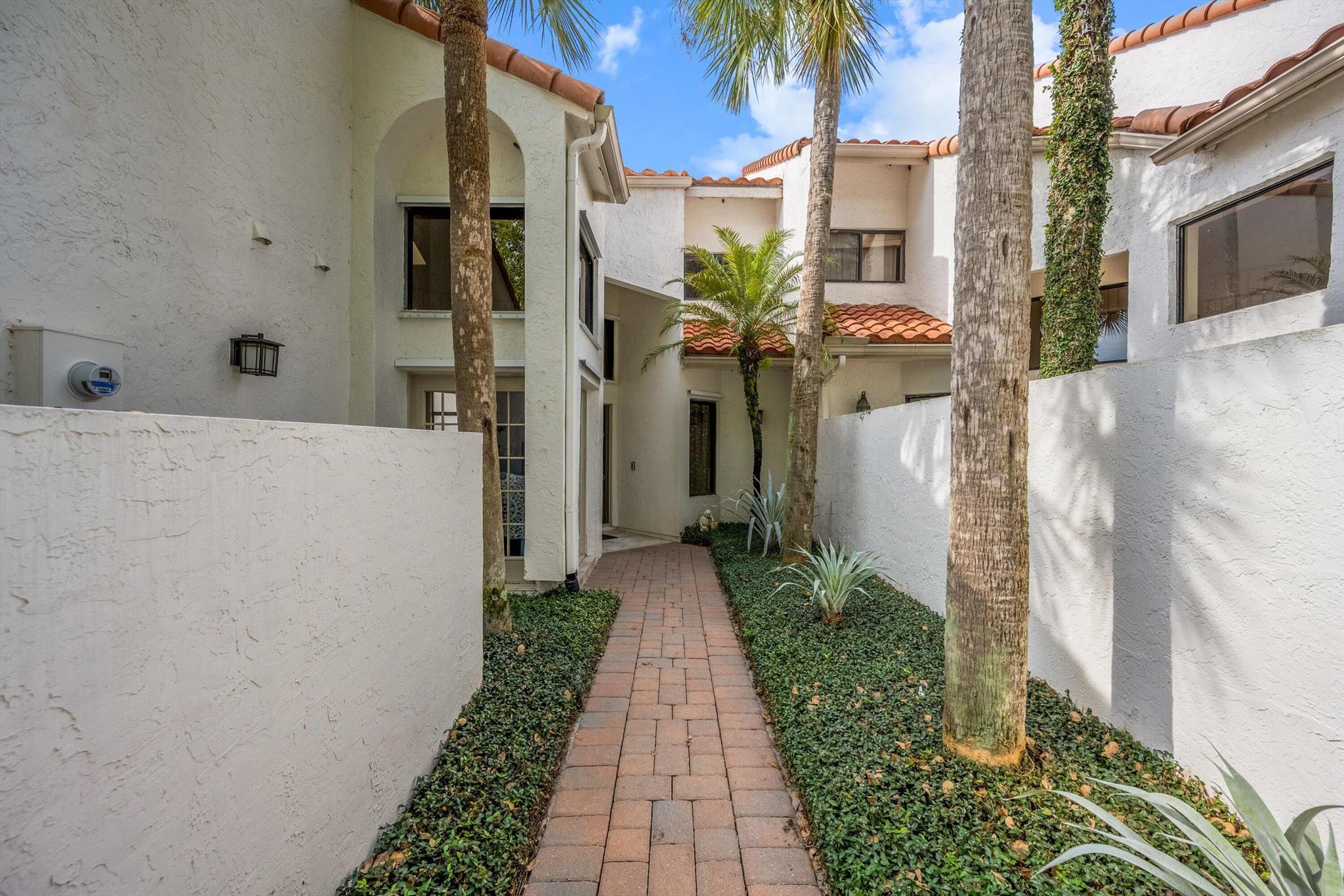 WINDSOR WAY 1 - Residential