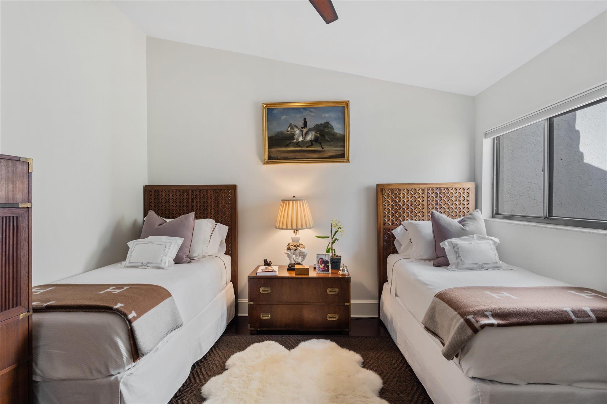 WINDSOR WAY 1 - Residential