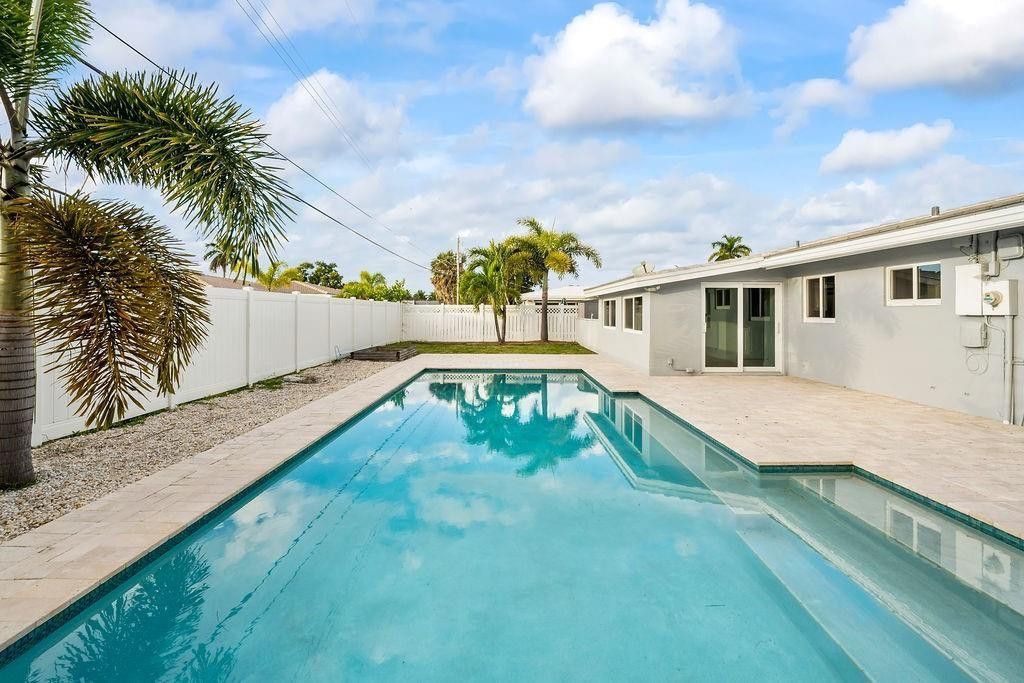 Photo of 351 SE 1st Terrace, Pompano Beach, FL 33060 (MLS # F10423742)