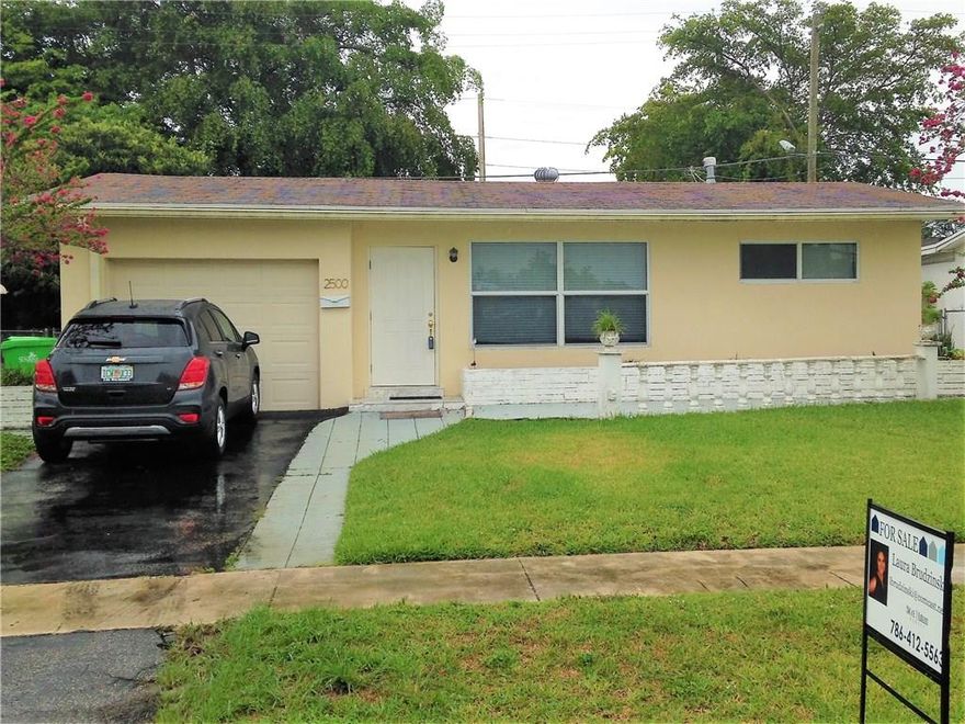 PERFECT STARTER HOME, FIRST TIME BUYER, OR INVESTORS. 2 BEDROOM, 1 BATH, 1 CAR GARAGE PLUS DEN. NO HOA. QUIET FAMILY NEIGHBORHOOD. CLOSE TO SHOPPING. CLOSE TO SAWGRASS MILLS AND WESTFIELD MALL. LARGE BACKYARD AND SCREENED IN PATIO. PERFECT FOR ENTERTAINING.