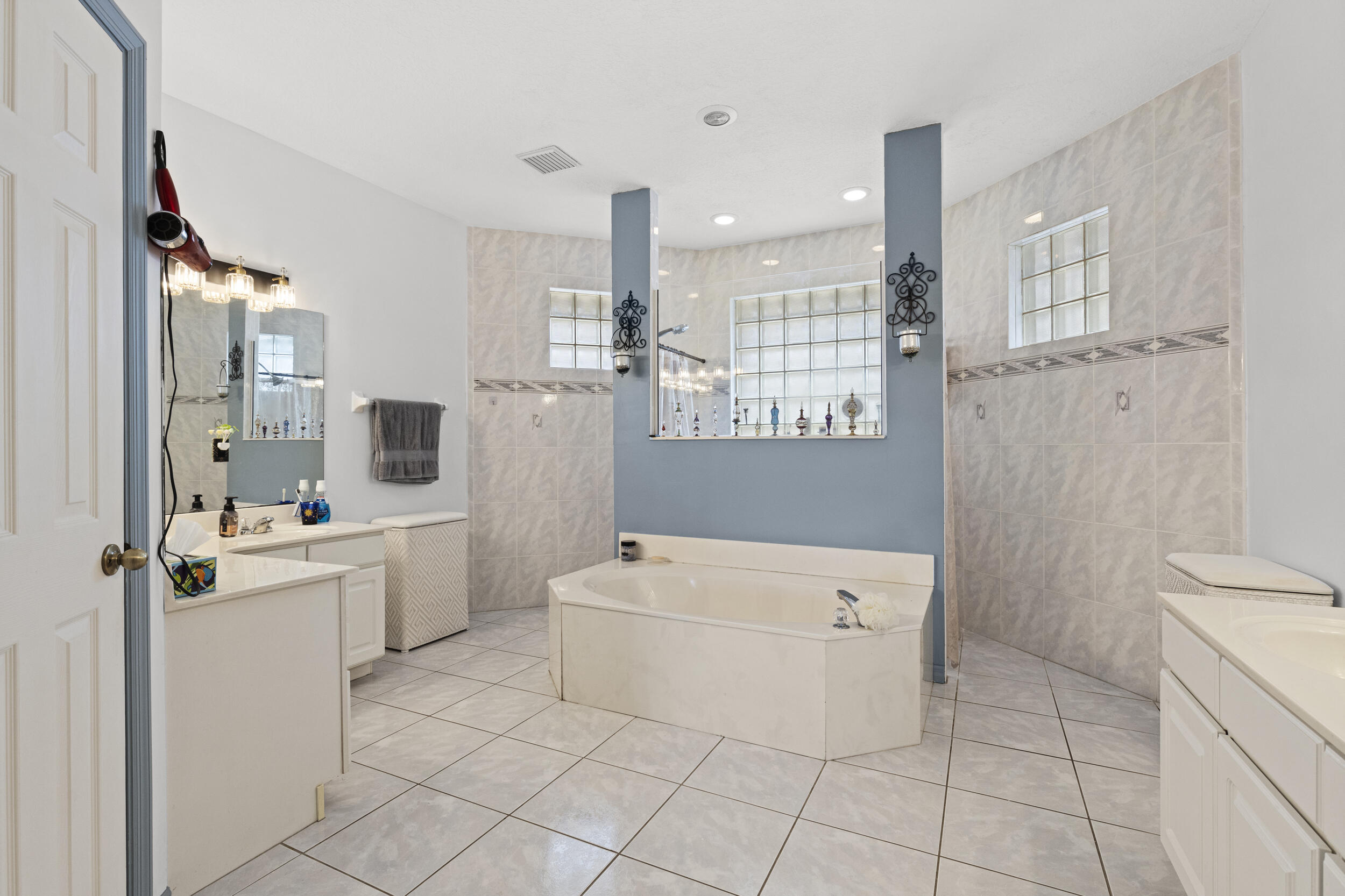 THE ACREAGE - Residential