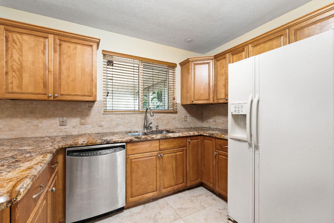 ALBERT LAKES GARDEN - Residential