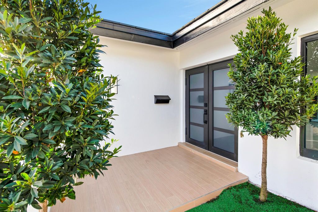 Photo of 1099 SW 12th Street, Boca Raton, FL 33486 (MLS # R10955988)