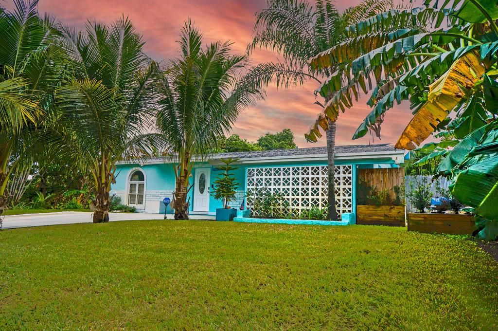 Photo of 12242 Colony Avenue, Palm Beach Gardens, FL 33410 (MLS # R10764122)