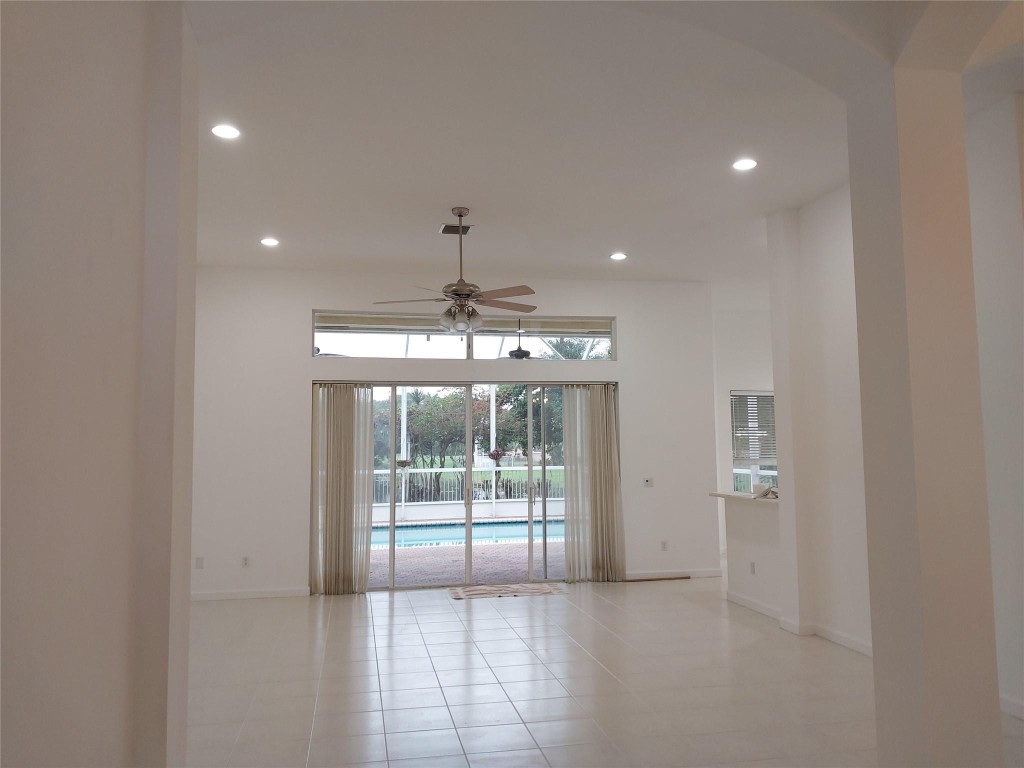 7042 SE Bay Hill Drive