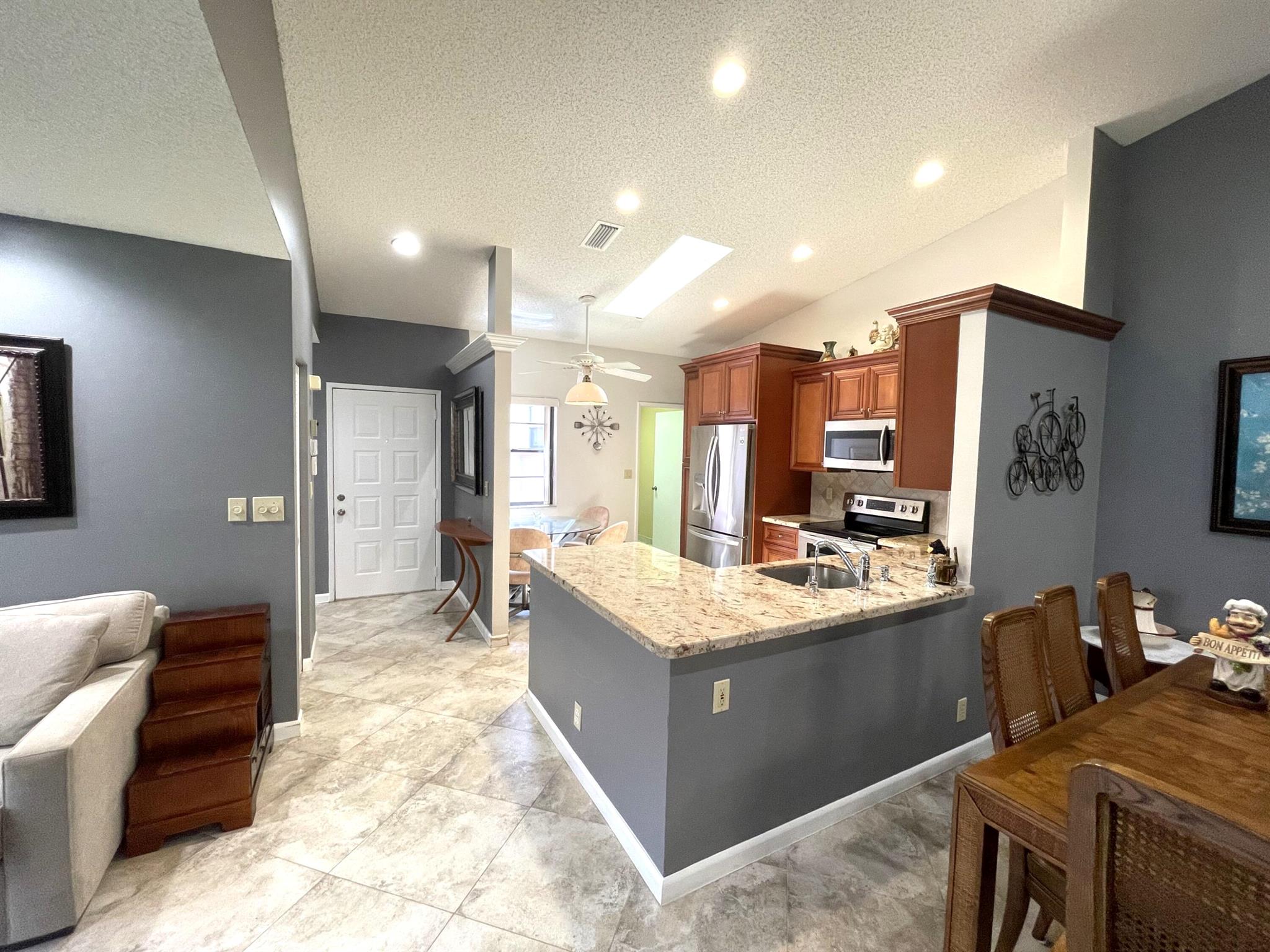 6141 Sunny Pointe Circle B