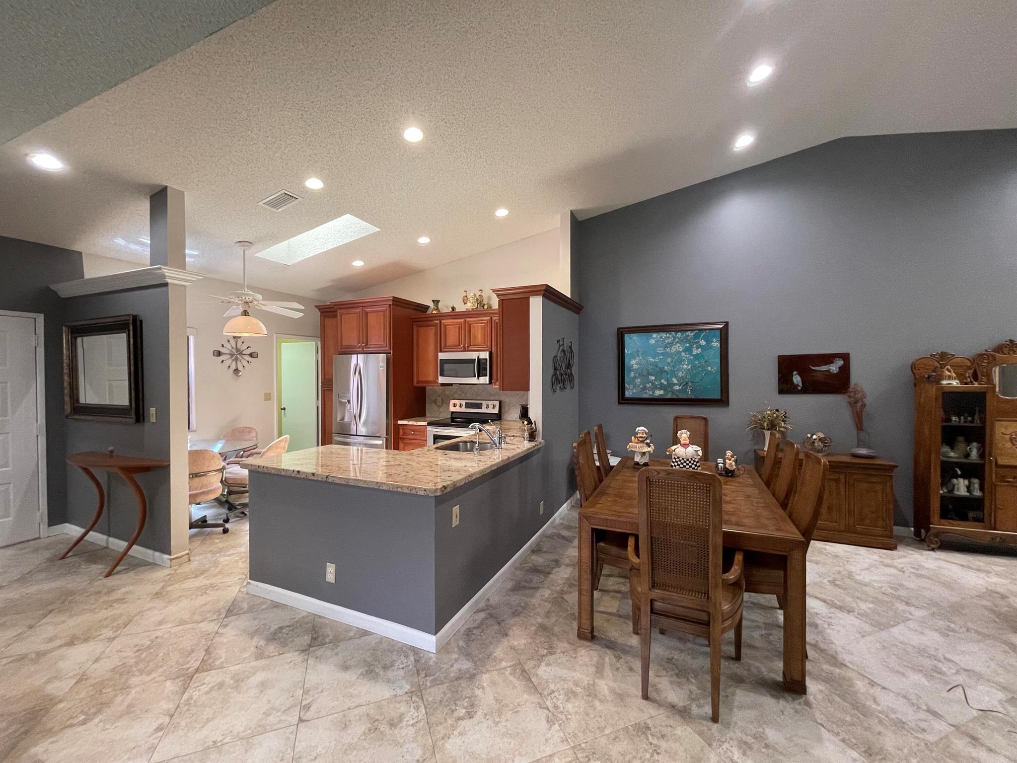 6141 Sunny Pointe Circle B