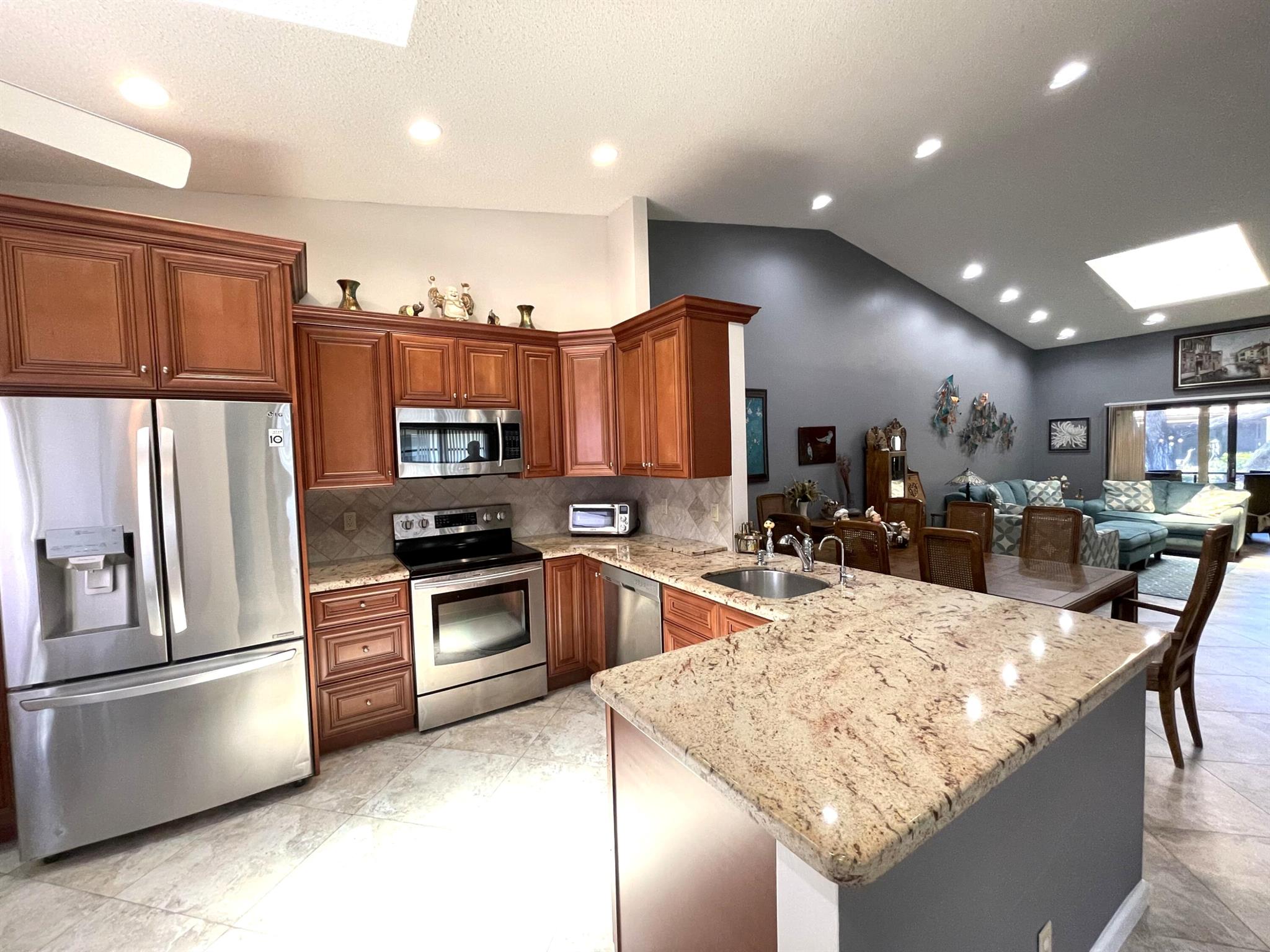 6141 Sunny Pointe Circle B