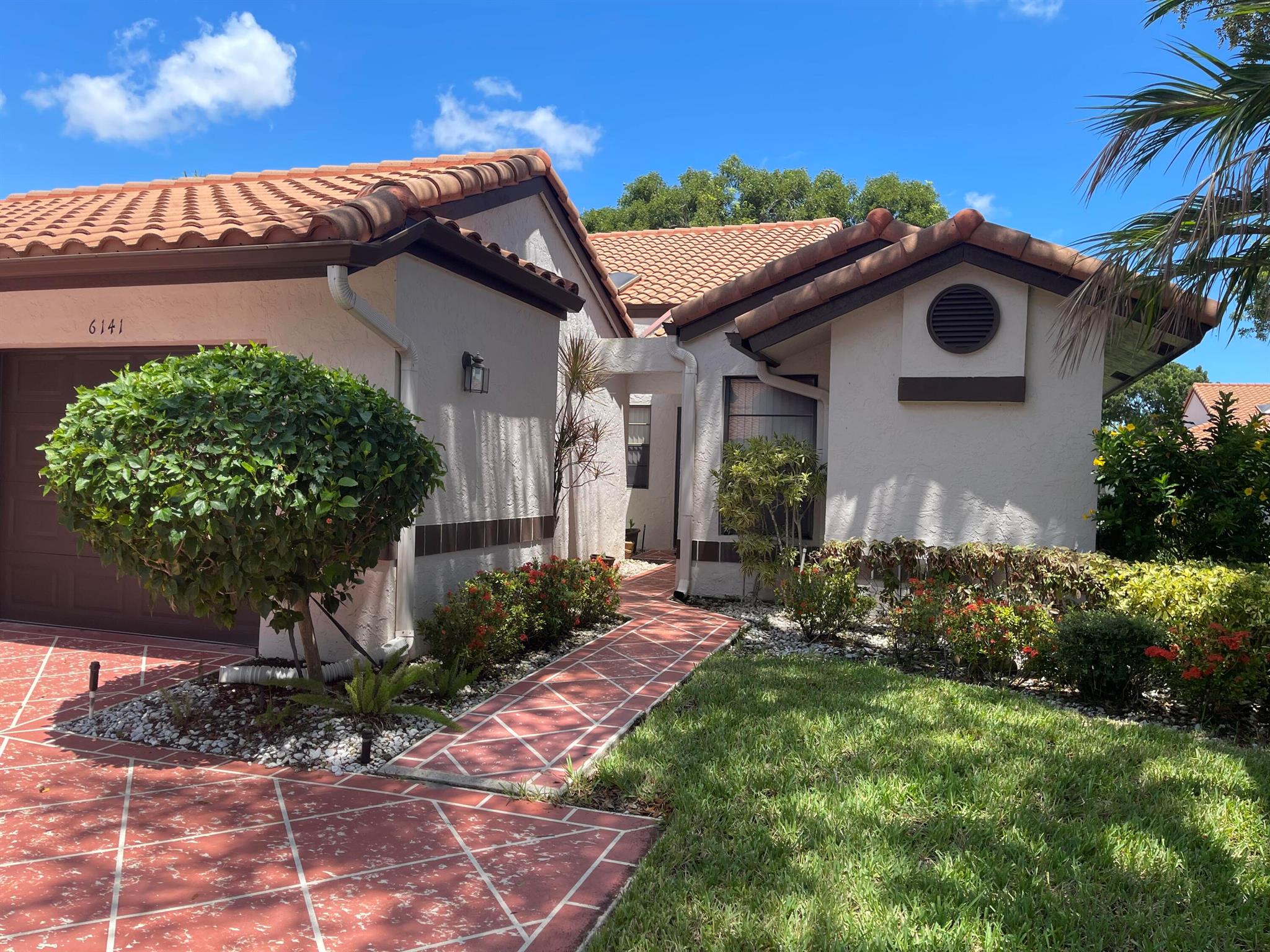 This expansive villa features soaring vaulted ceilings and an open concept layout perfect for modern living. The beautifully renovated kitchen is equipped with granite countertops and top-of-the-line stainless steel appliances, making it ideal for both cooking and entertaining. The home boasts elegant diagonal tile flooring throughout, complemented by ample high-hat lighting that adds a touch of brightness to every room.The renovated primary bathroom offers a serene retreat with modern finishes and a luxurious feel. Additional conveniences include a front-loaded washer and dryer and a quick closing option for your convenience.