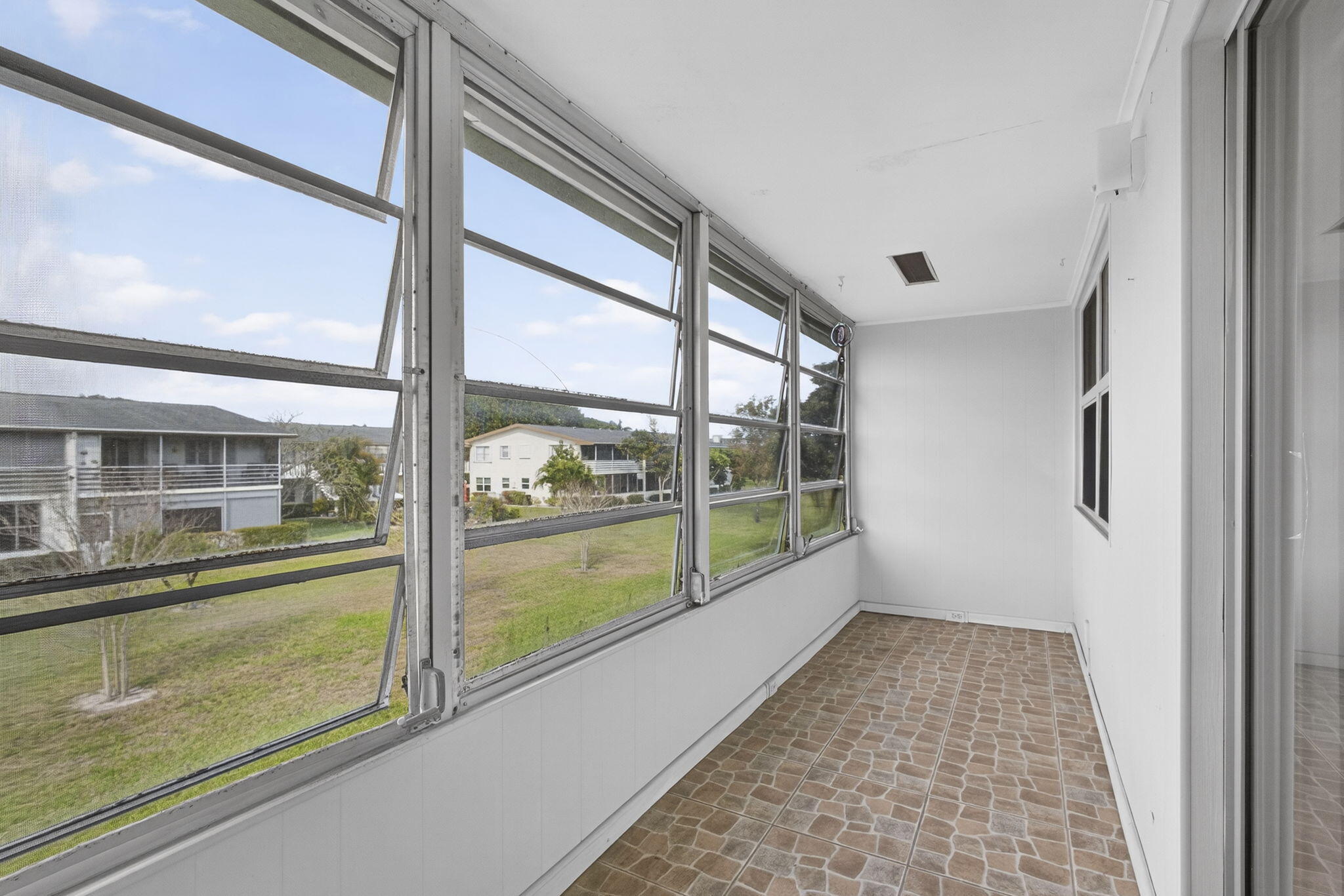 WINDSOR CONDOS - Residential Lease