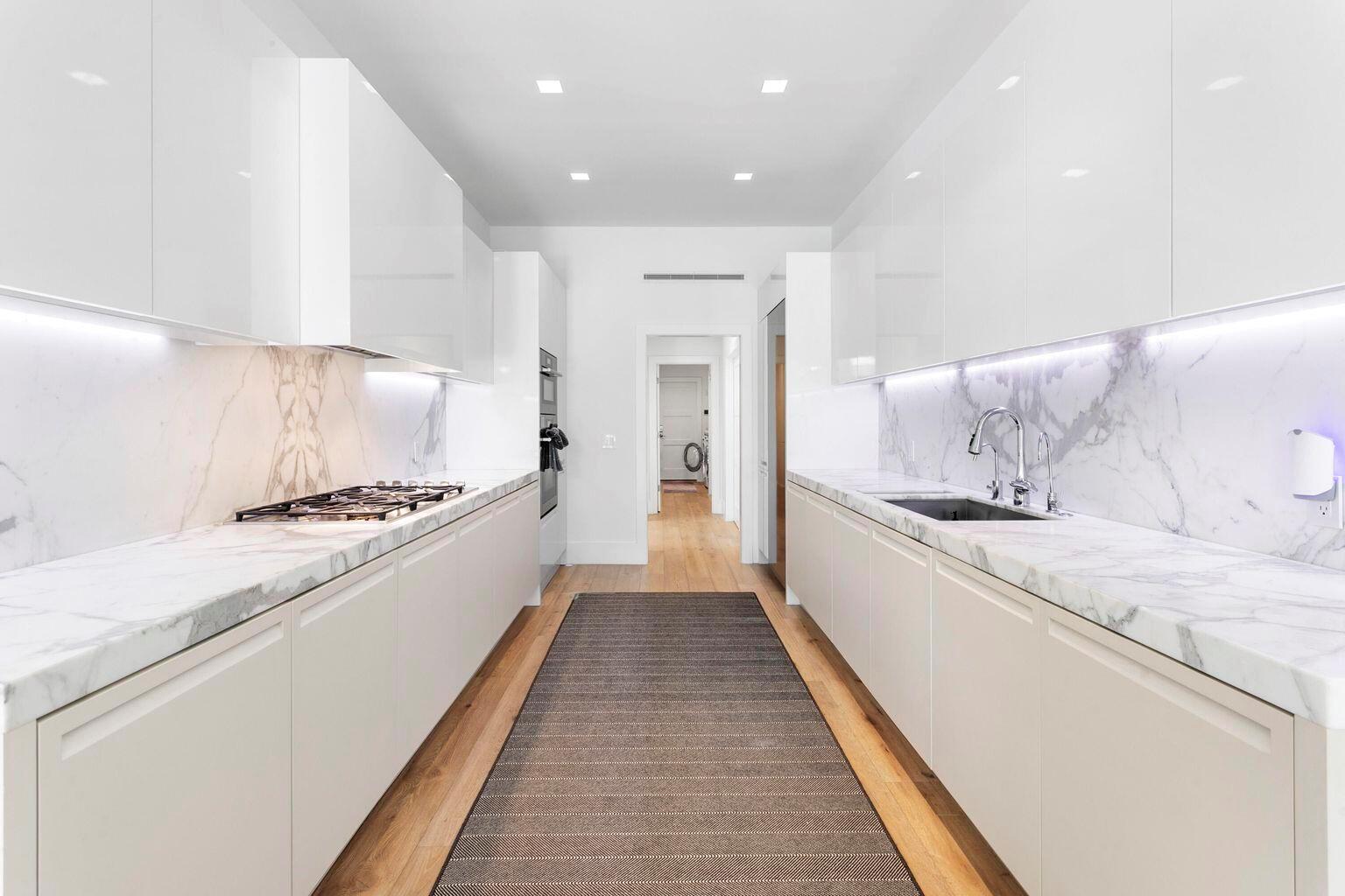 ADMIRALS COVE - Residential Lease