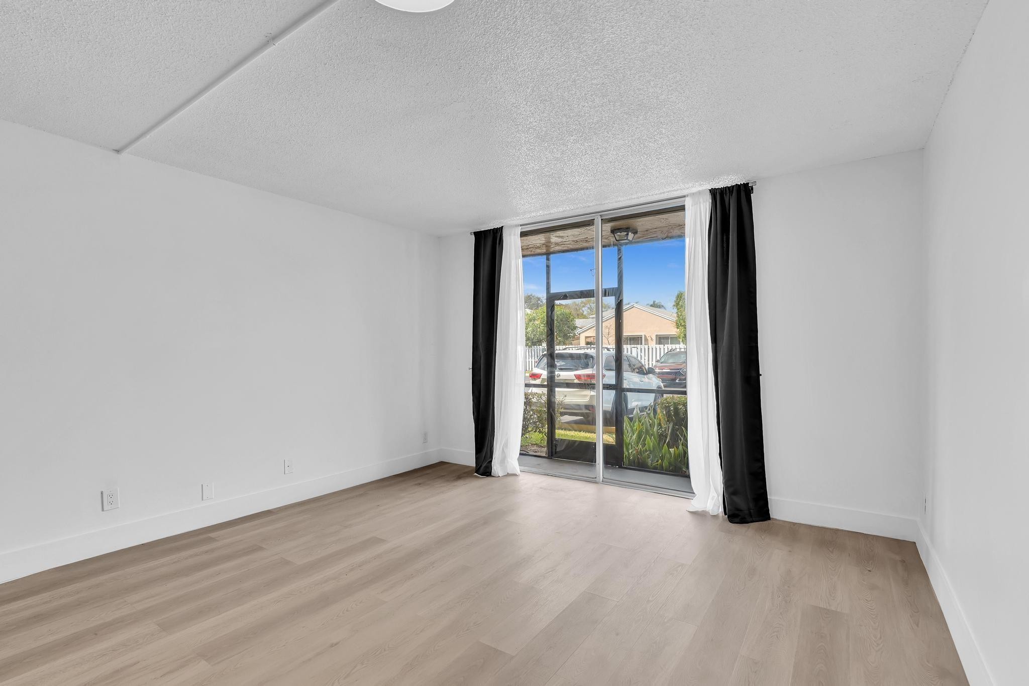 COUNTRY PINES DAVIE - Residential