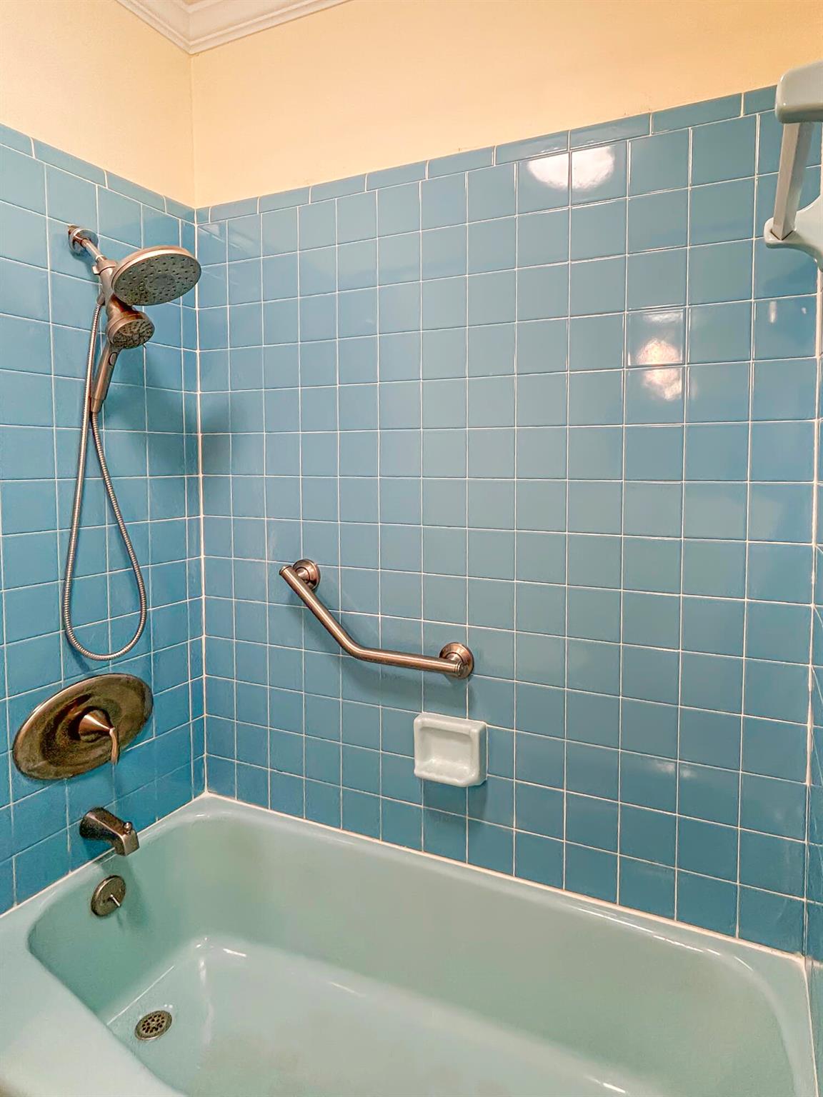 BOWDENS WATERFRONT ESTATE - Residential