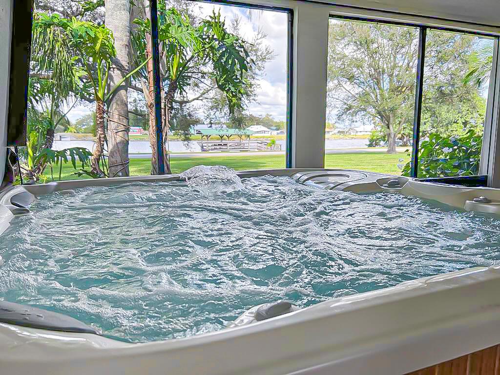 BOWDENS WATERFRONT ESTATE - Residential