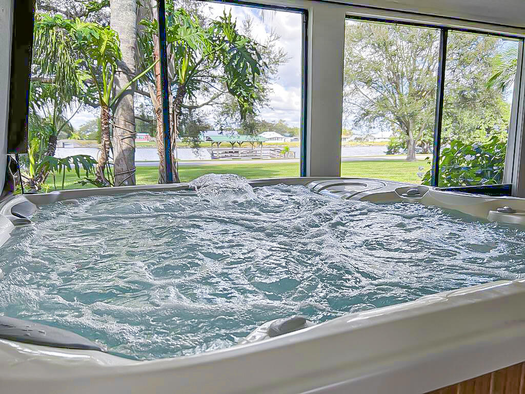 BOWDENS WATERFRONT ESTATE - Residential