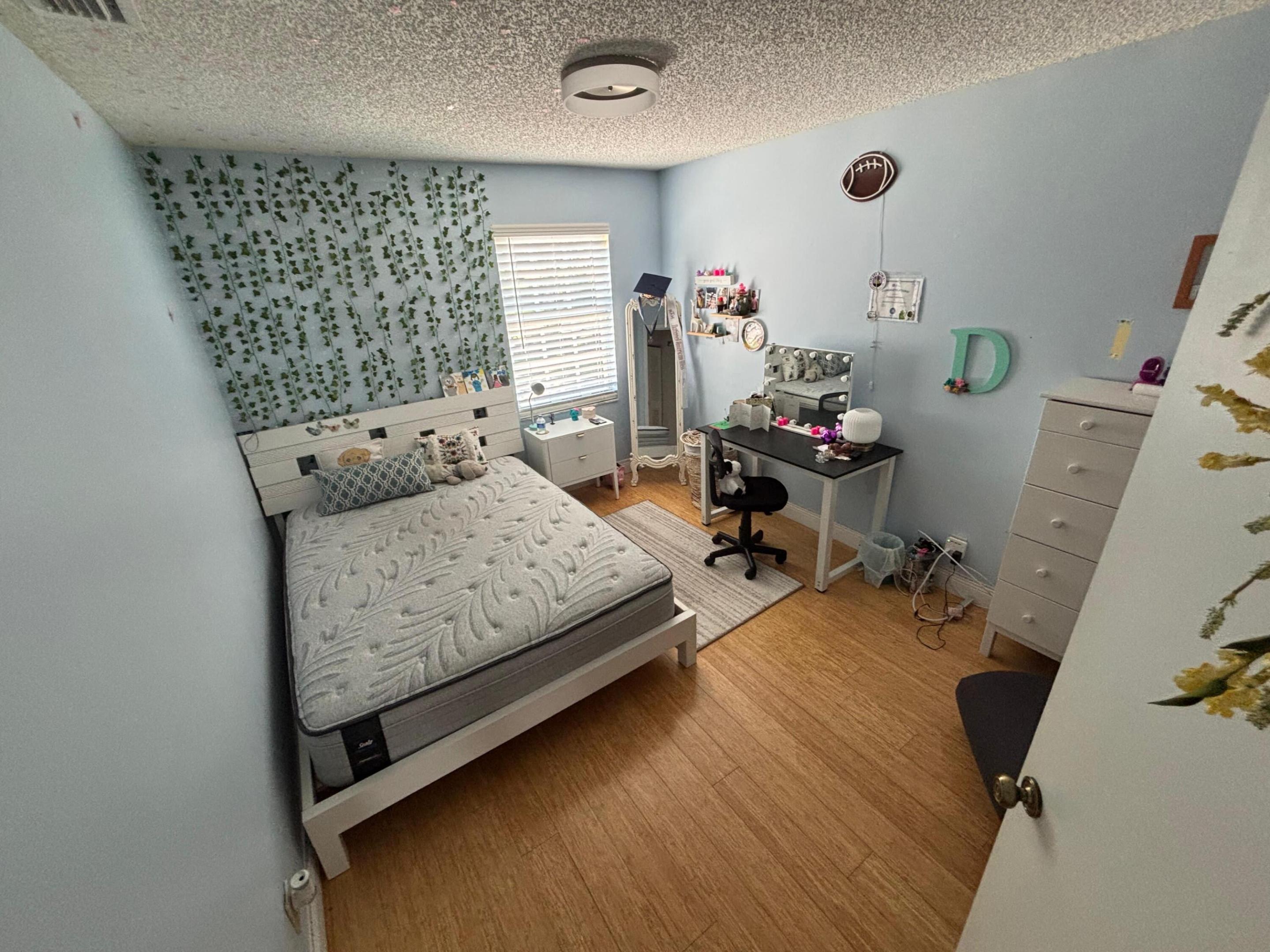 LAKE CHARLESTON PAR P AND U - Residential Lease