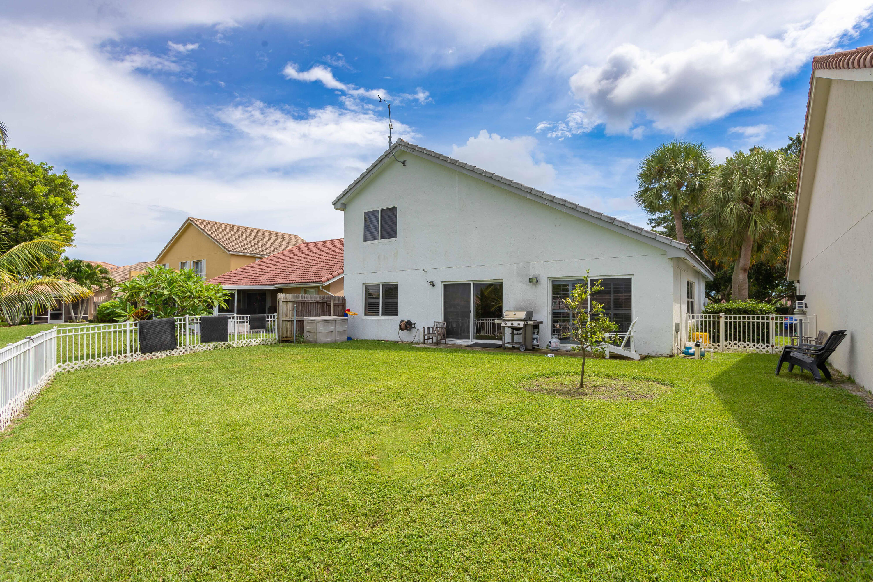 LAKE CHARLESTON PAR P AND U - Residential Lease