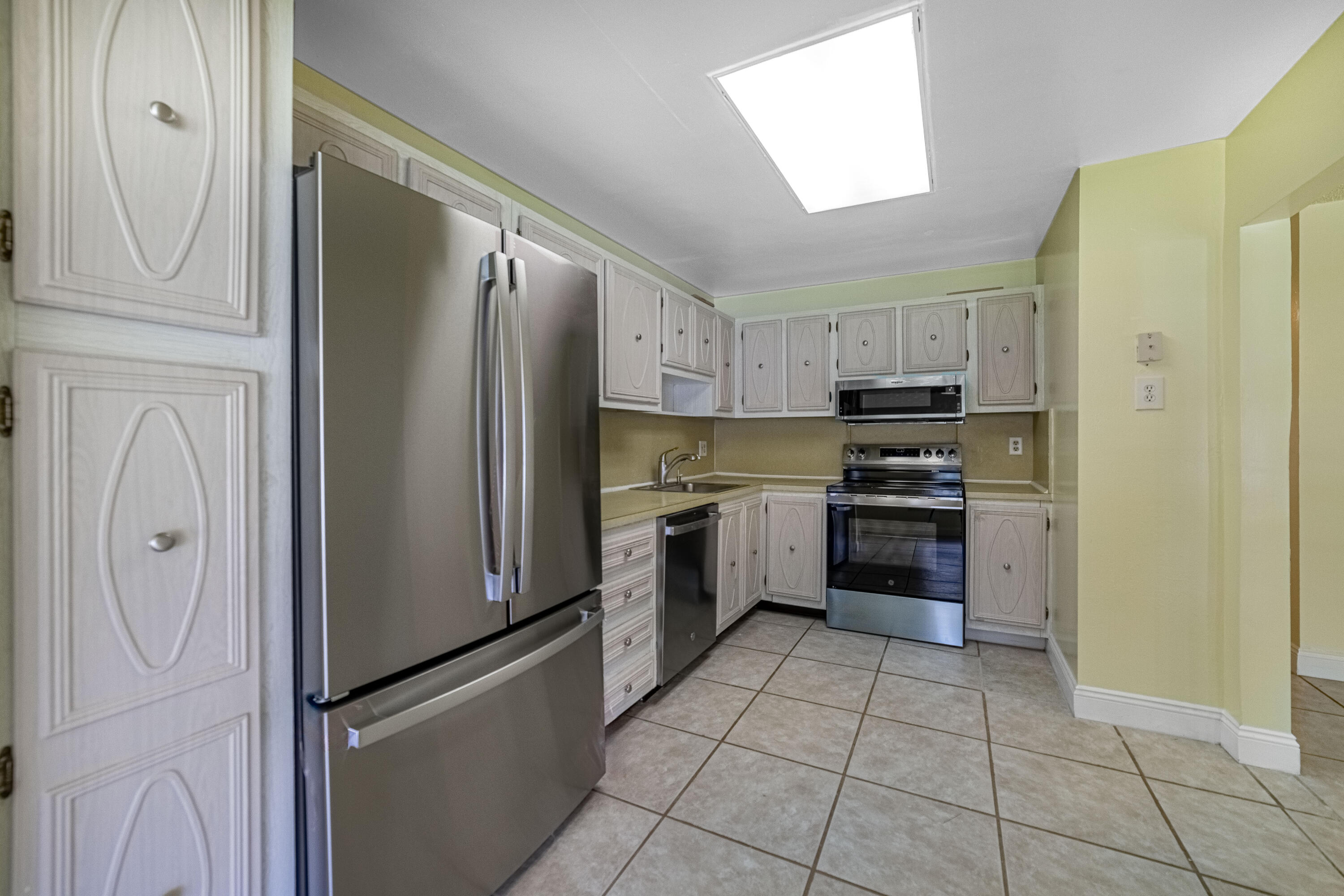 LAUDERDALE WEST CONDO NO XVII - Residential