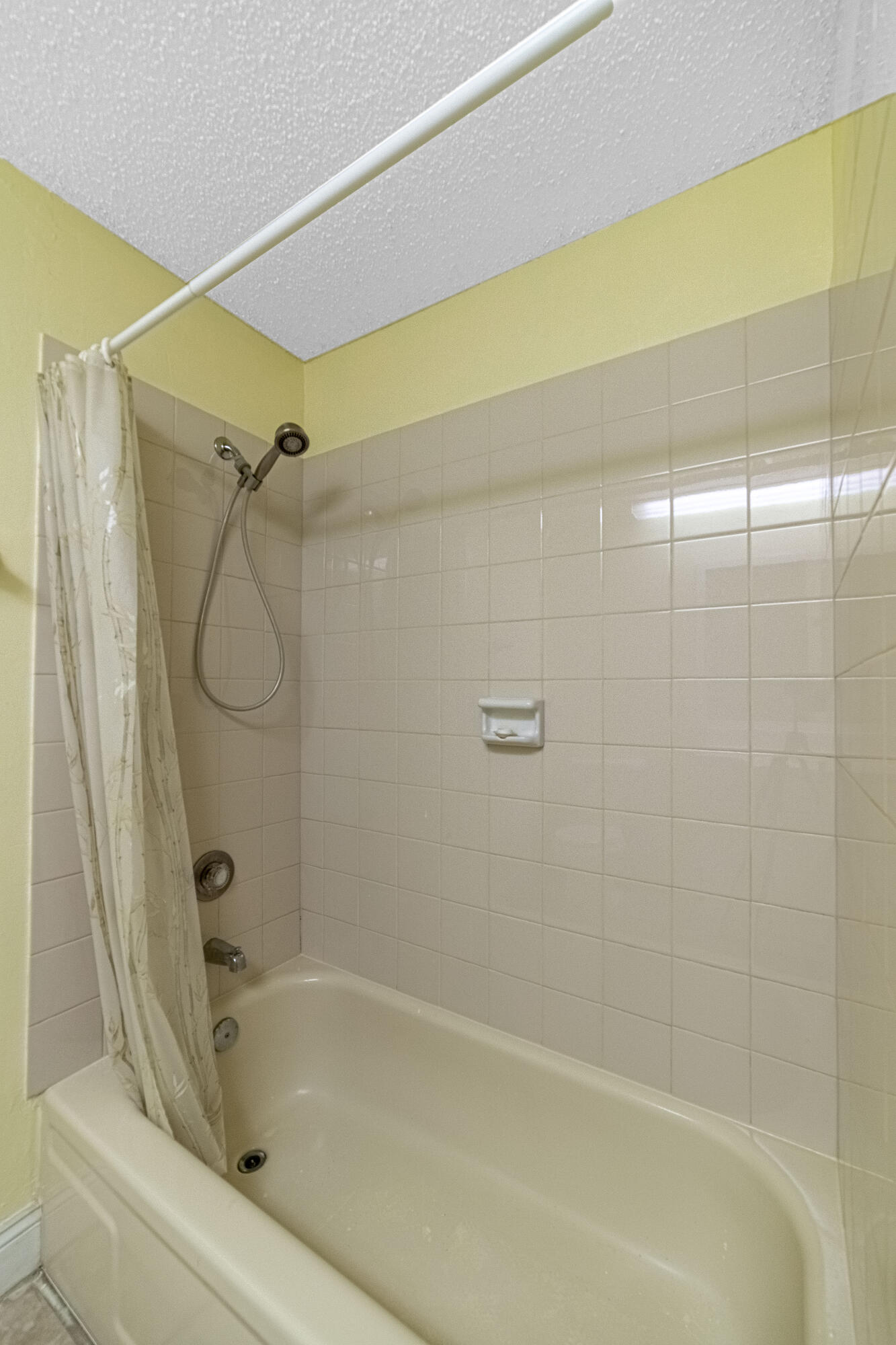 LAUDERDALE WEST CONDO NO XVII - Residential