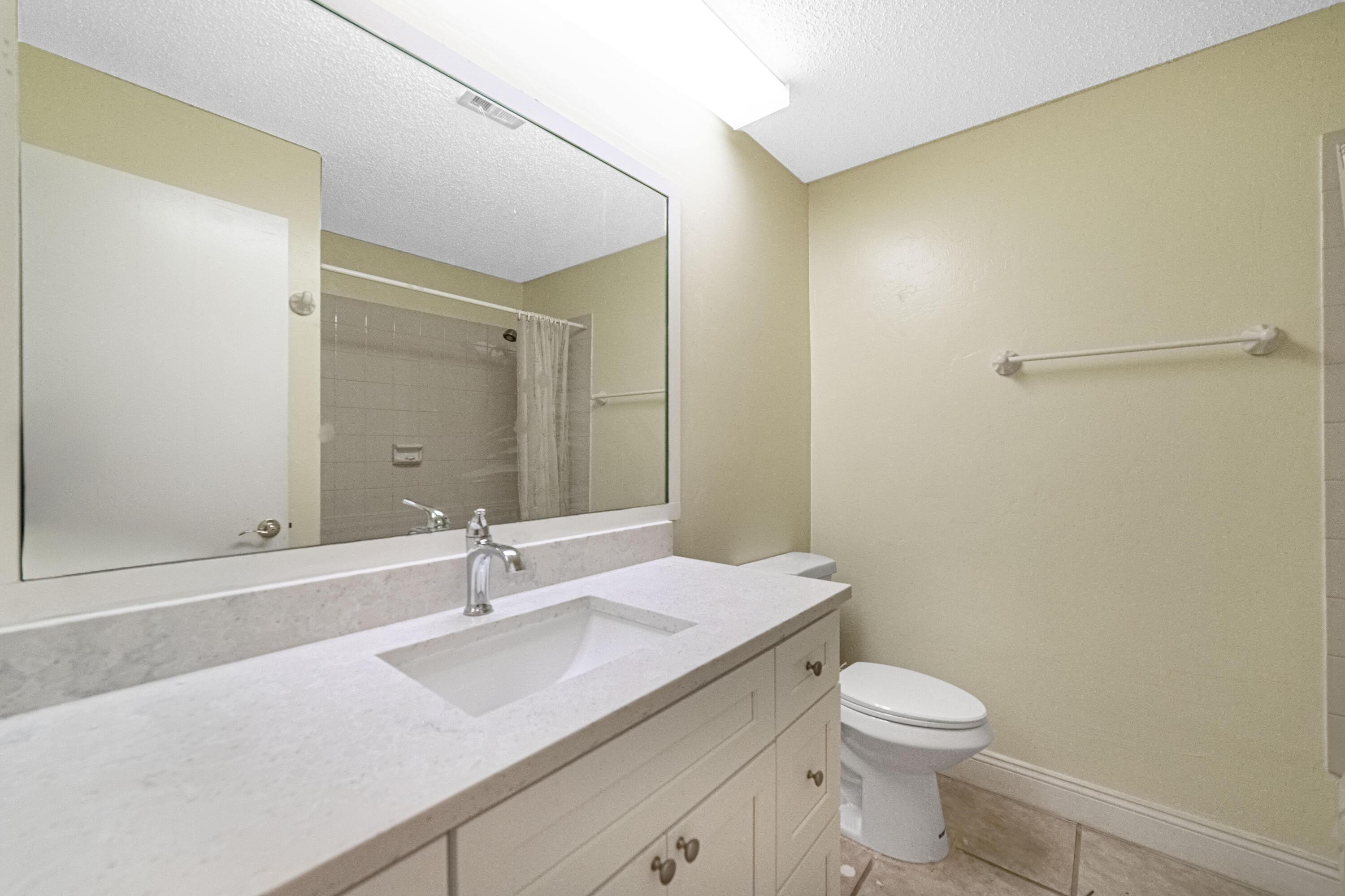 LAUDERDALE WEST CONDO NO XVII - Residential