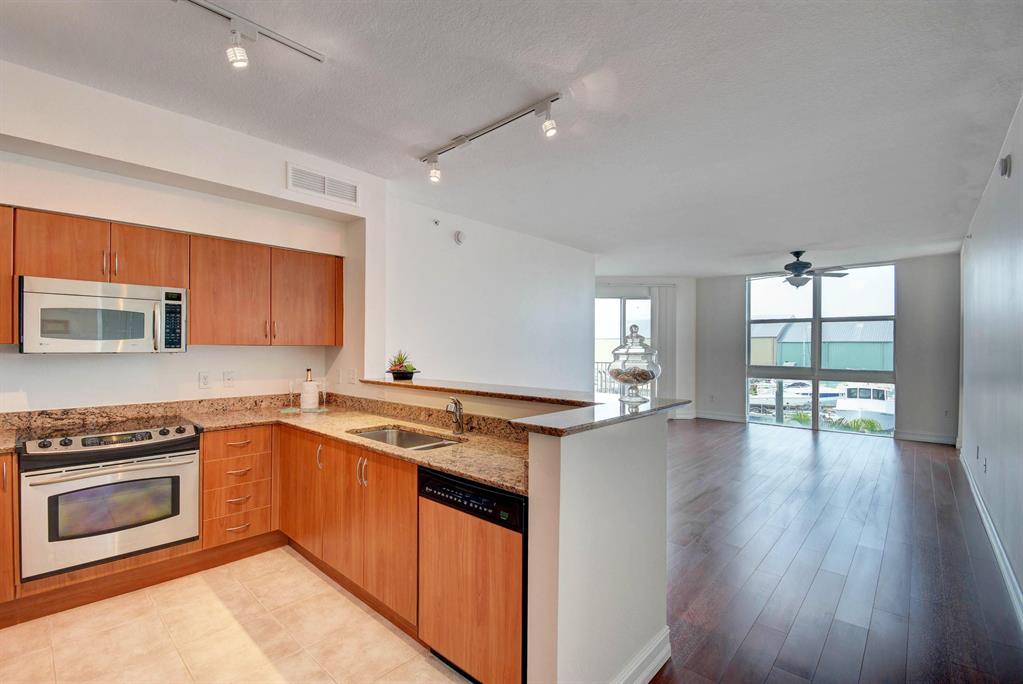 MOORINGS AT LANTANA CONDO 3 - Residential