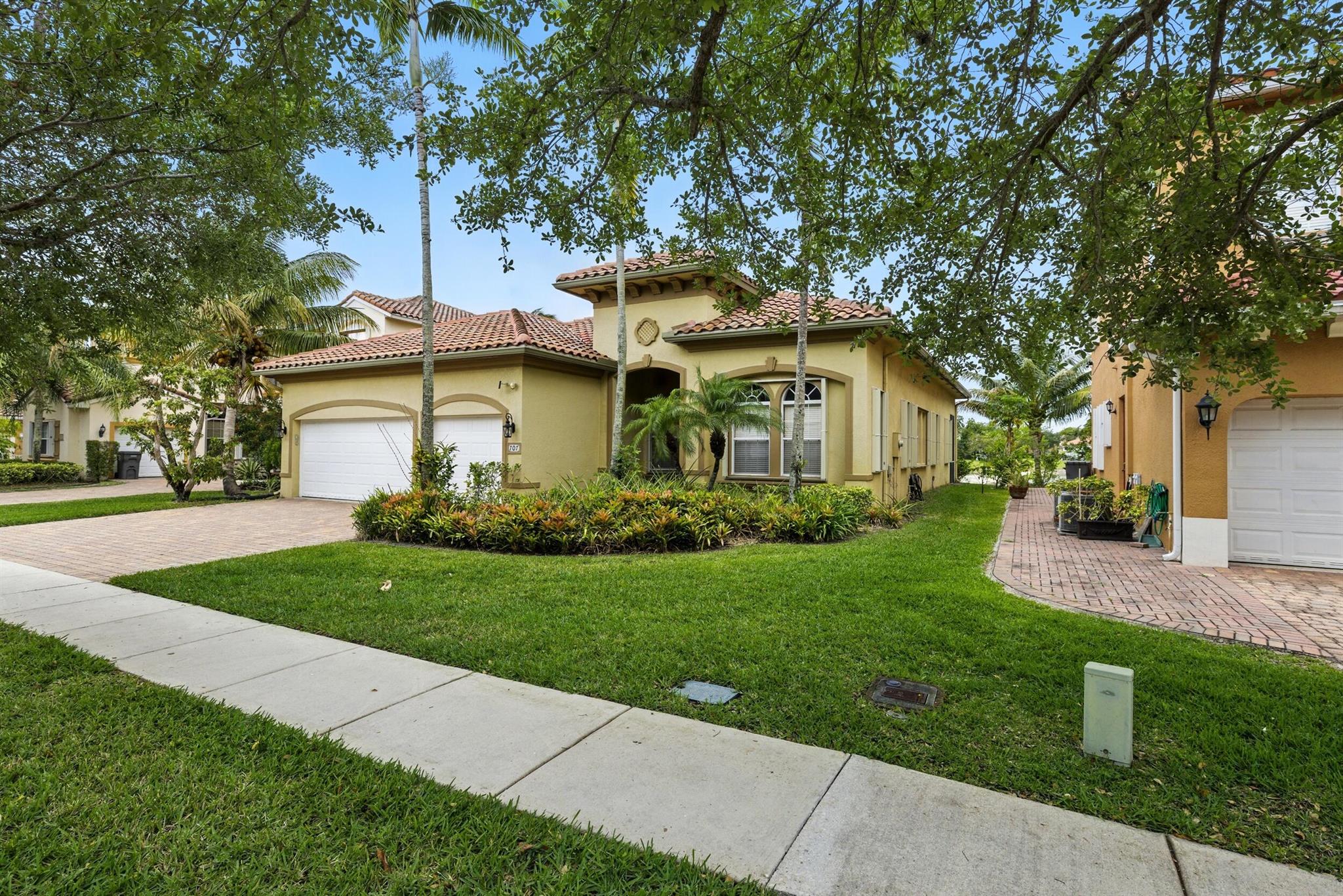 707 Cresta Circle