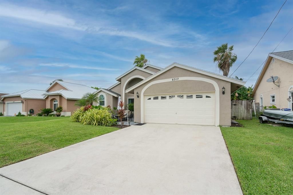 Photo of 6317 Robinson Street, Jupiter, FL 33458 (MLS # R10739402)