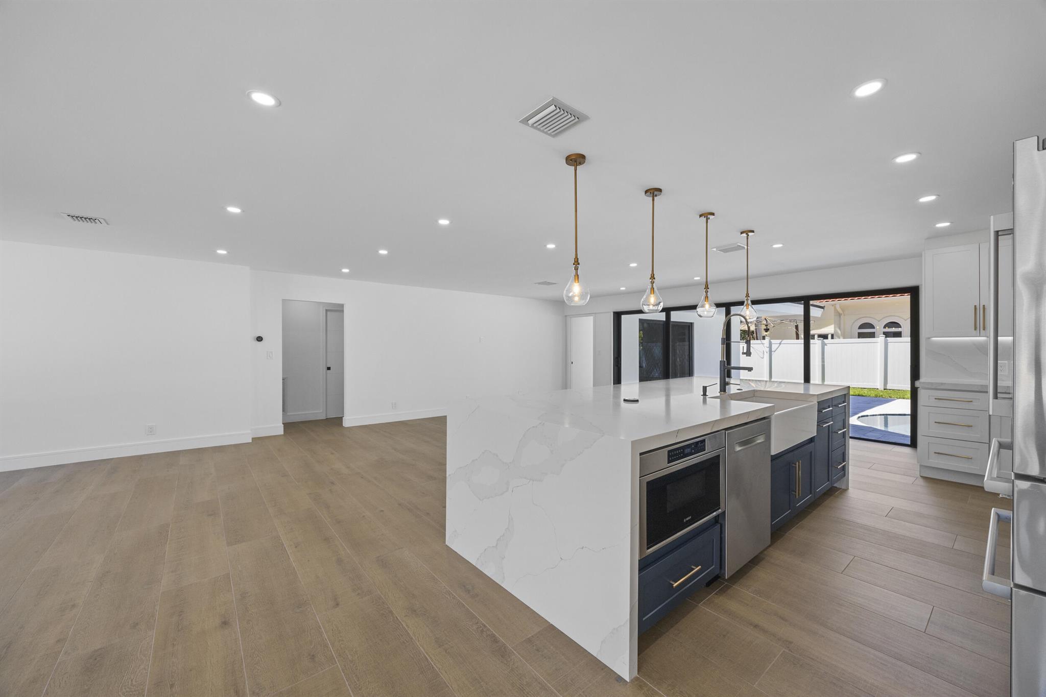 VENETIAN ISLES 3RD SEC - Residential