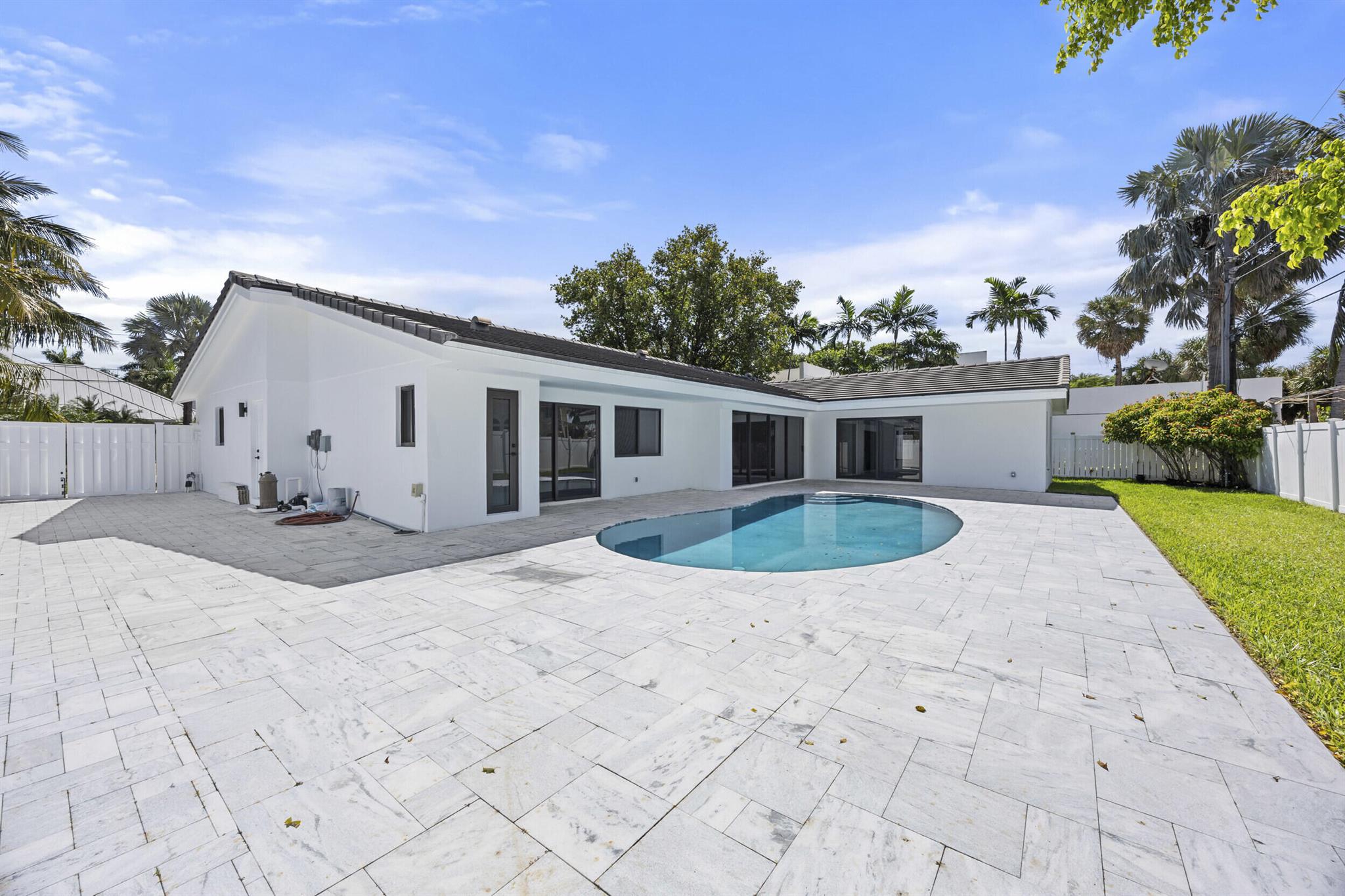 VENETIAN ISLES 3RD SEC - Residential