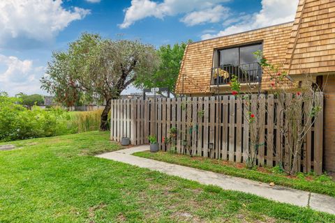 393 Lake Arbor Drive Palm Springs FL 33461