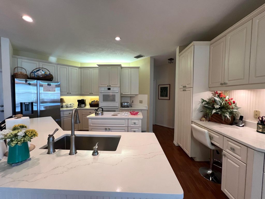 Photo of 12841 Oak Knoll Drive, Palm Beach Gardens, FL 33418 (MLS # R11164125)