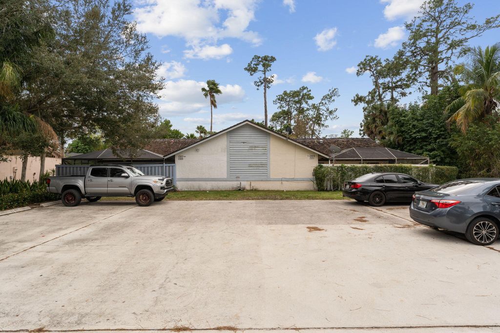 Photo of 1331 Periwinkle Place, Wellington, FL 33414 (MLS # R10944911)