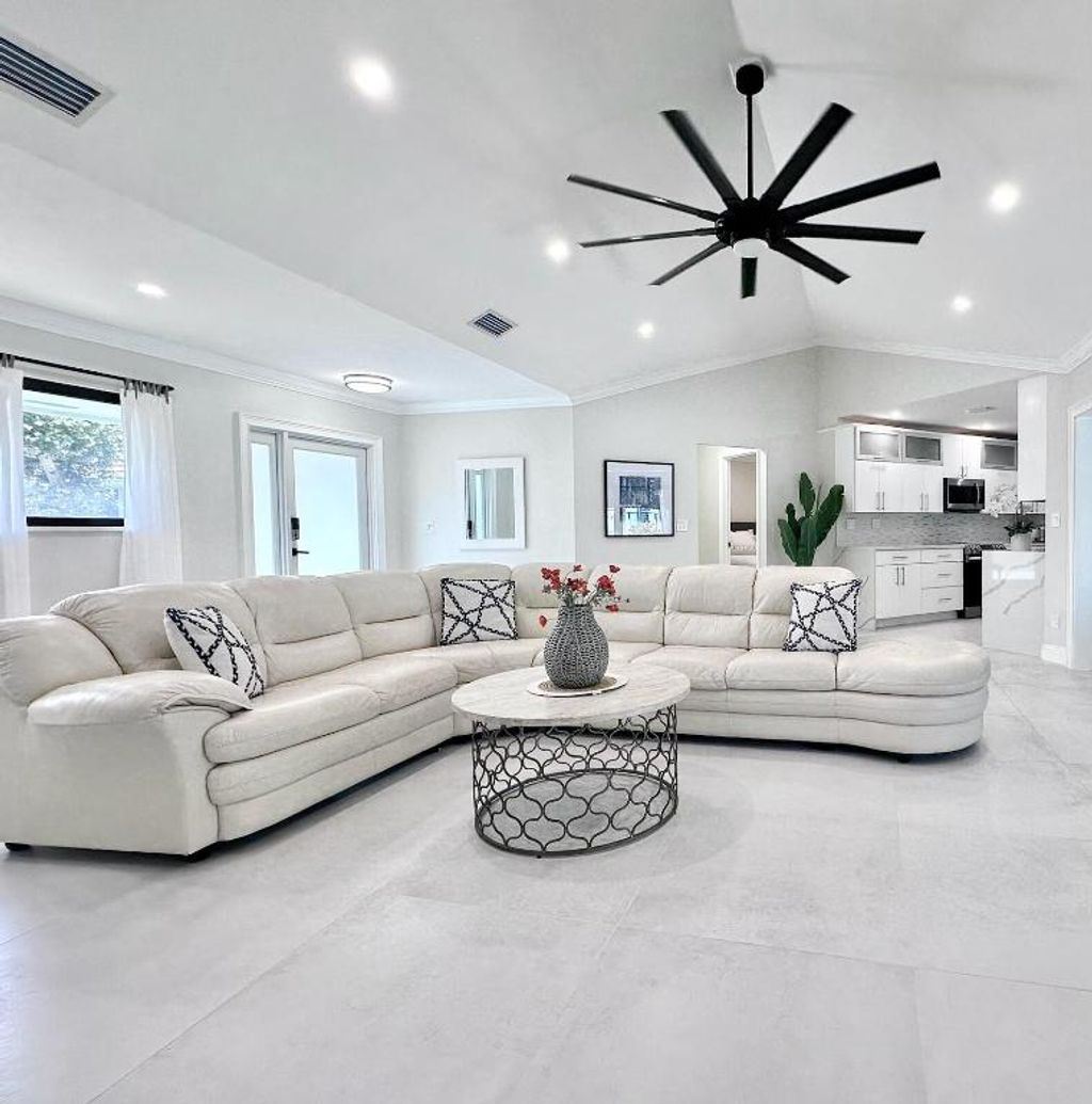 Photo of 1127 E Seminole Avenue #12a, Jupiter, FL 33477 (MLS # R10990606)