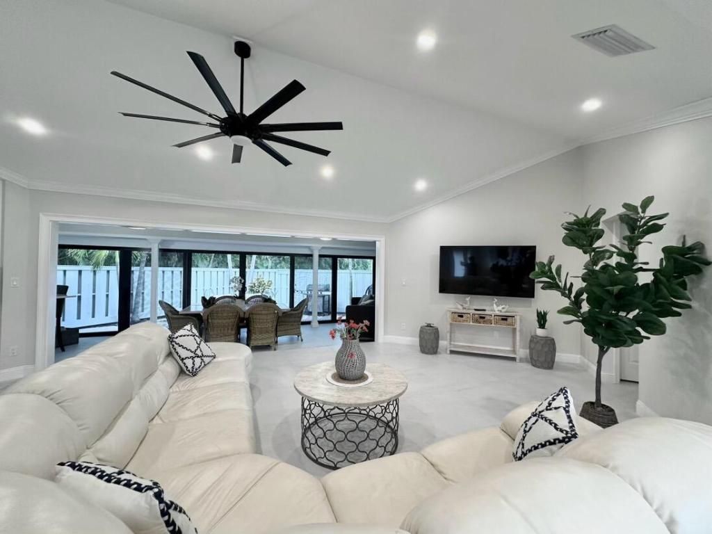 Photo of 1127 E Seminole Avenue #12a, Jupiter, FL 33477 (MLS # R10990606)