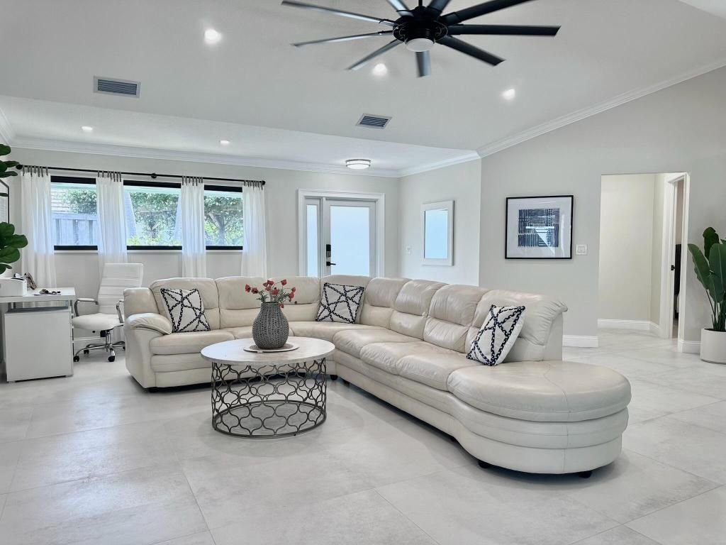 Photo of 1127 E Seminole Avenue #12a, Jupiter, FL 33477 (MLS # R10990606)