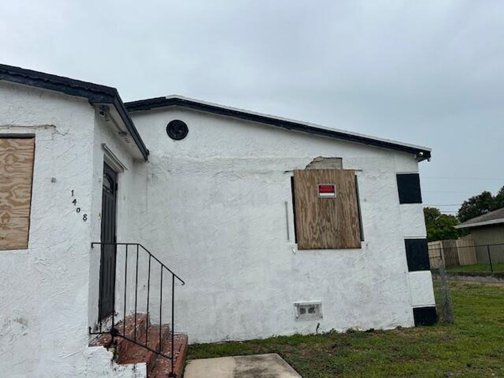 Photo of 1408 W 33rd Street, Riviera Beach, FL 33404 (MLS # R11005810)