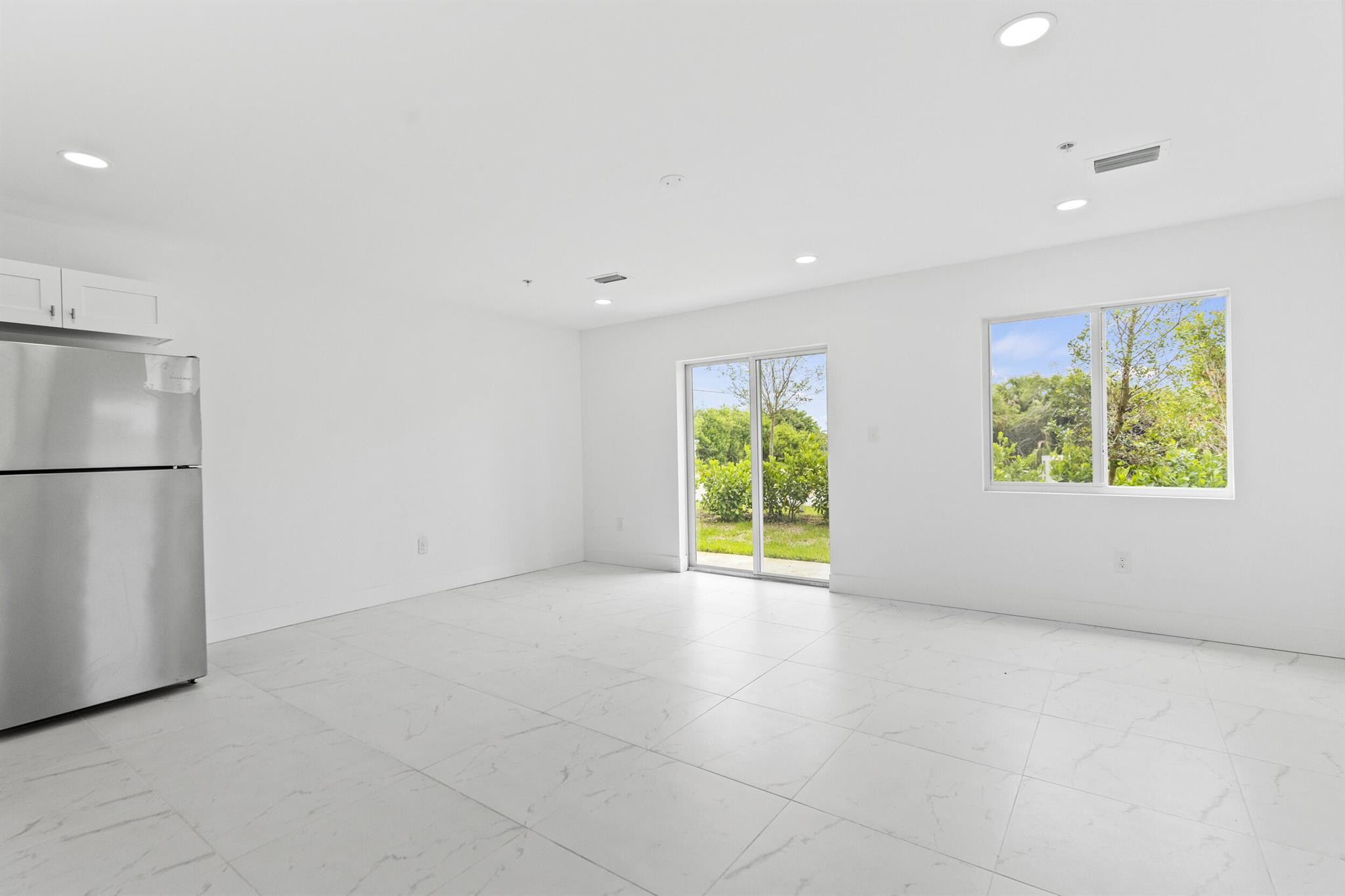 PORT ST LUCIE SECTION 33 - Residential Lease