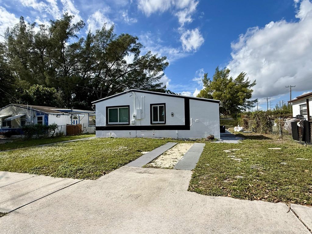 Photo of 5909 Pinewood Avenue, West Palm Beach, FL 33407 (MLS # R11146986)