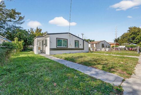 Property photo of 5909 Pinewood Avenue, West Palm Beach, FL 33407