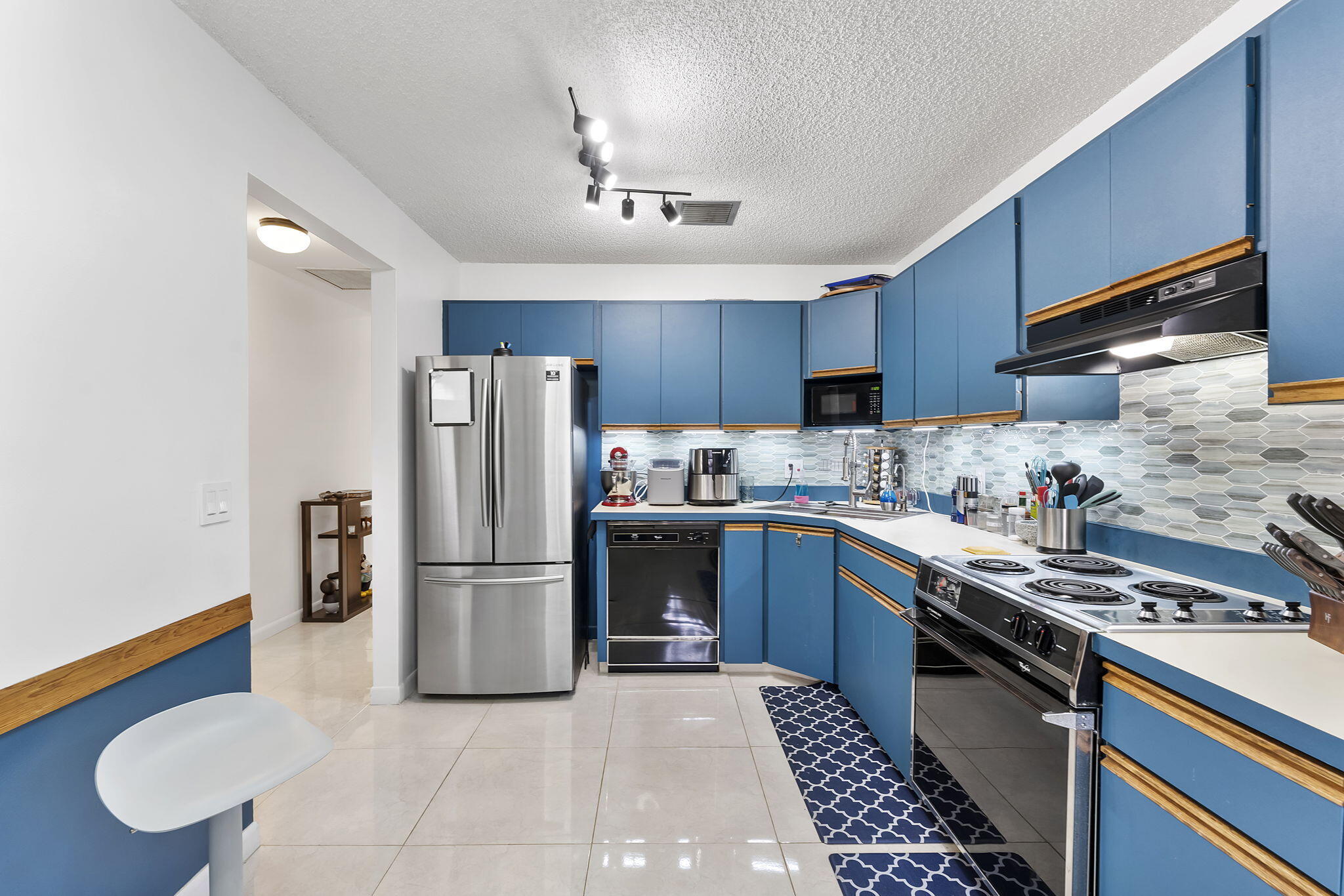 MEADOWS 300 1 - Residential