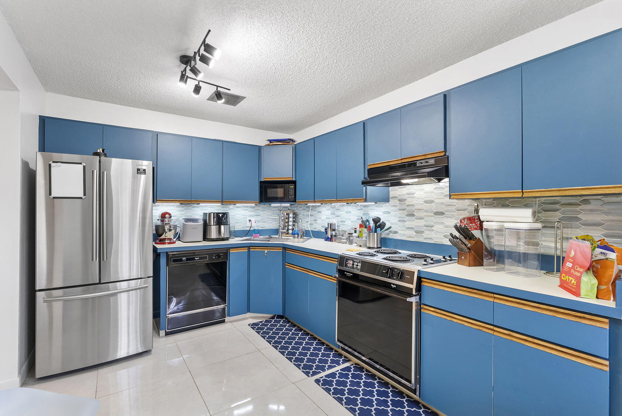 MEADOWS 300 1 - Residential