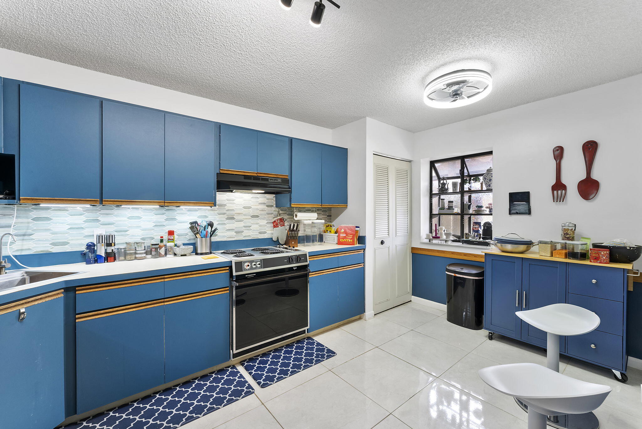 MEADOWS 300 1 - Residential