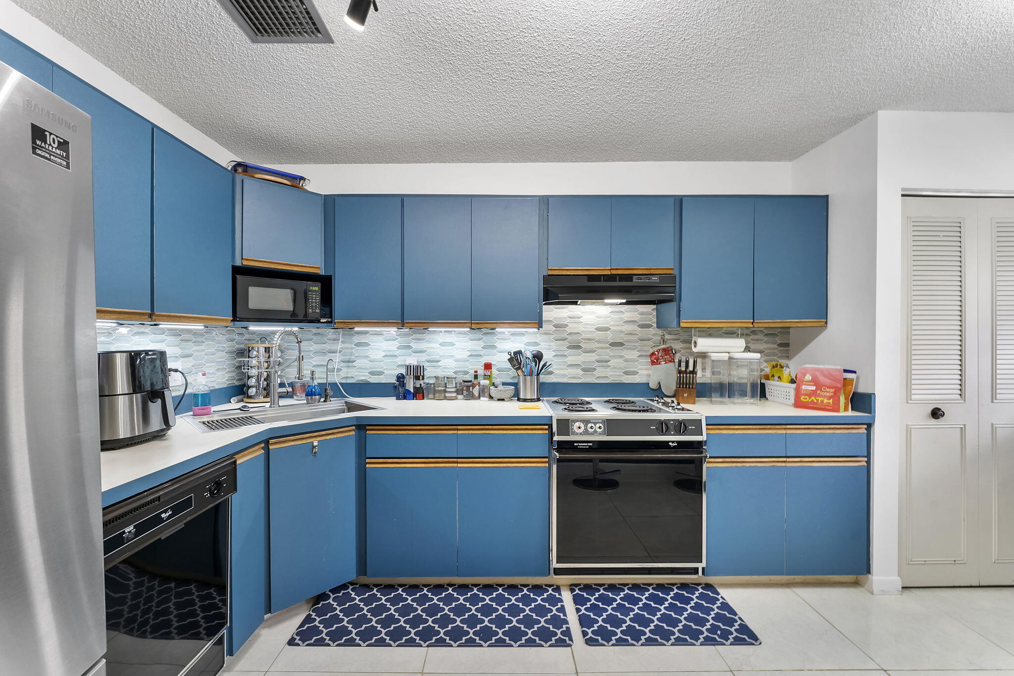 MEADOWS 300 1 - Residential