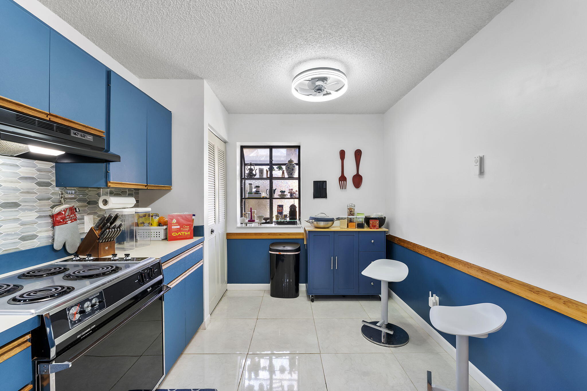 MEADOWS 300 1 - Residential