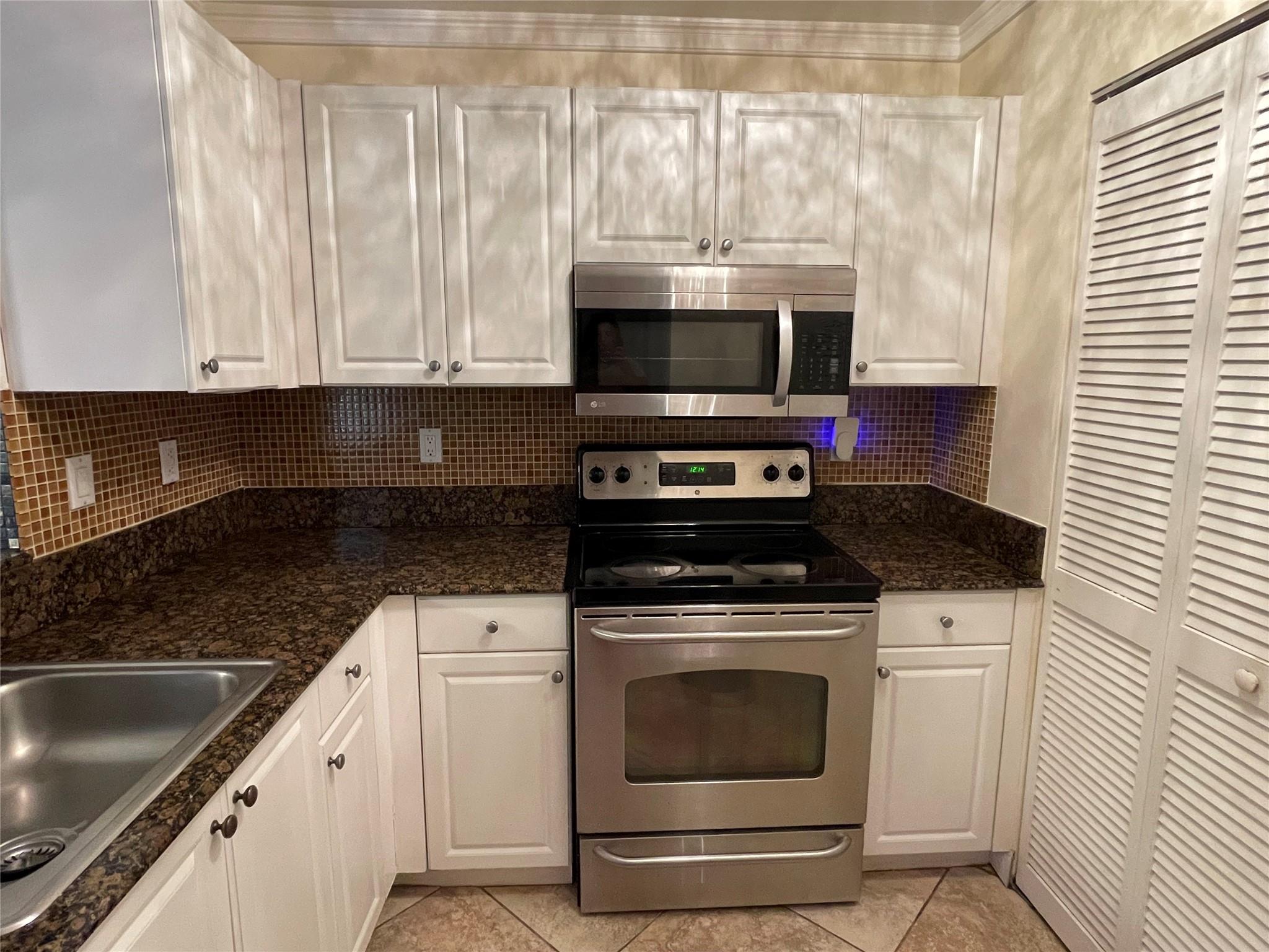 Sheridan East Condo Bldg - Residential Lease