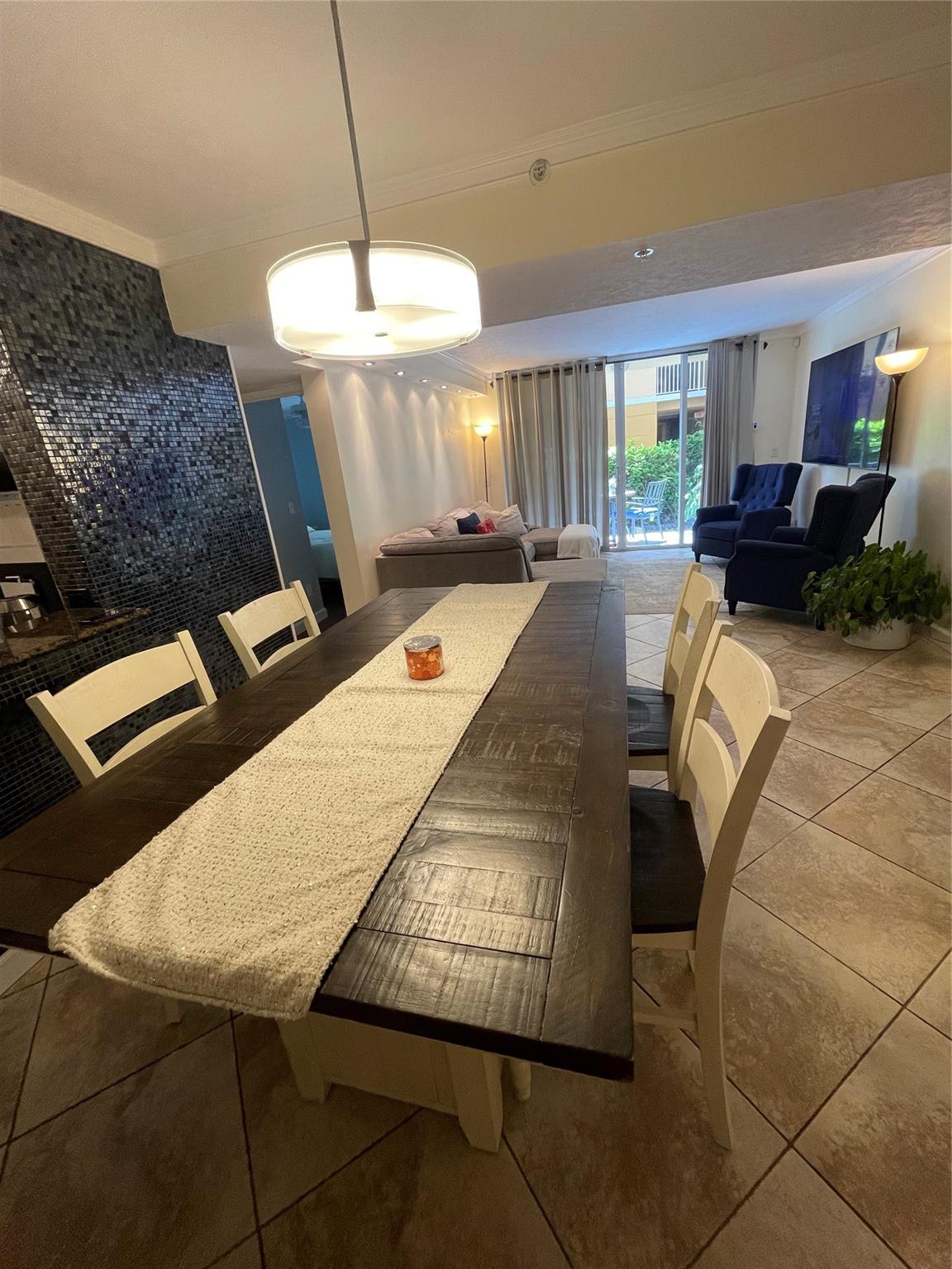 Sheridan East Condo Bldg - Residential Lease